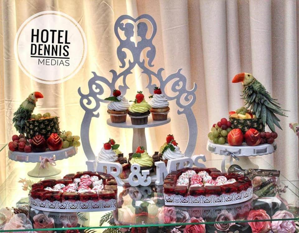 Hotel Dennis Mediaş Buitenkant foto