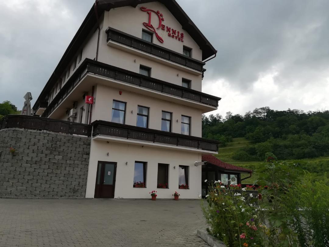 Hotel Dennis Mediaş Buitenkant foto