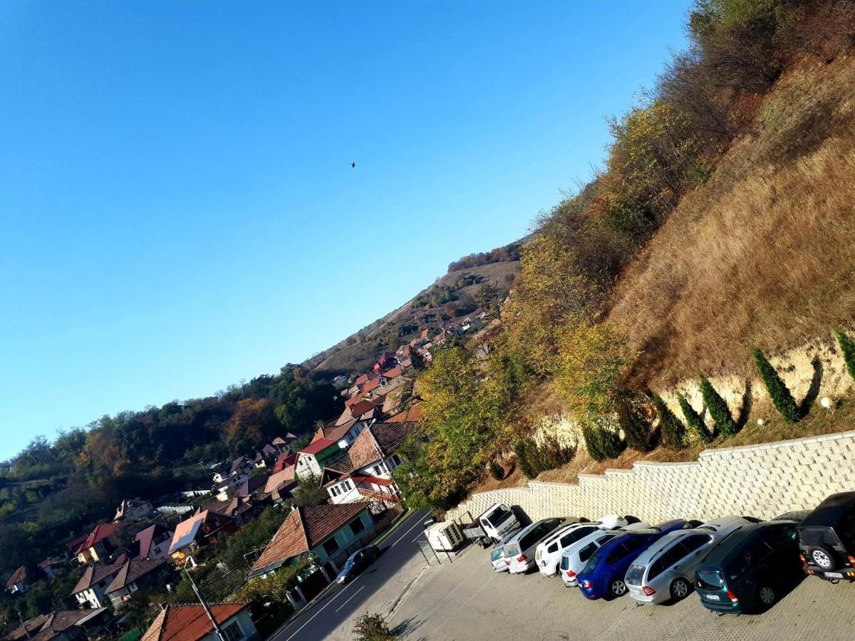 Hotel Dennis Mediaş Buitenkant foto